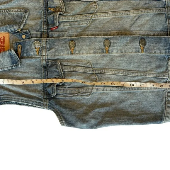 Levi's Classic Denim Trucker Vest for Fall Women’s size M - Picture 8 of 9